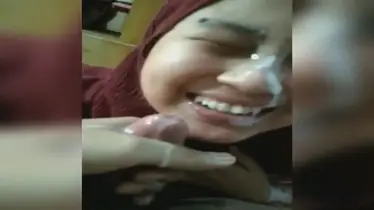 Croot di Muka Pacar Jilbab Coklat